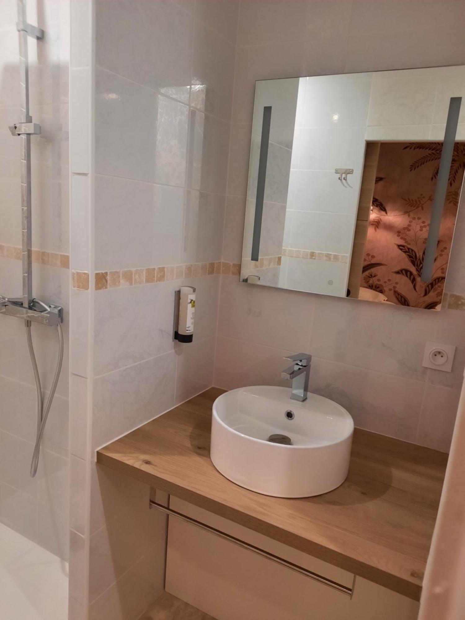 Logis Hotels - Hotel Et Restaurant Les Voyageurs Tournon-d'Agenais Ngoại thất bức ảnh