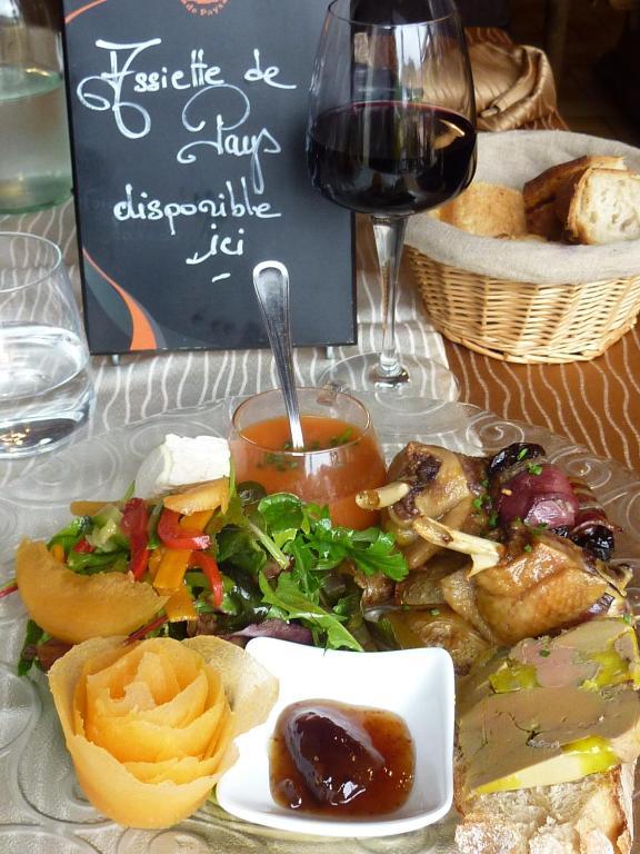 Logis Hotels - Hotel Et Restaurant Les Voyageurs Tournon-d'Agenais Ngoại thất bức ảnh